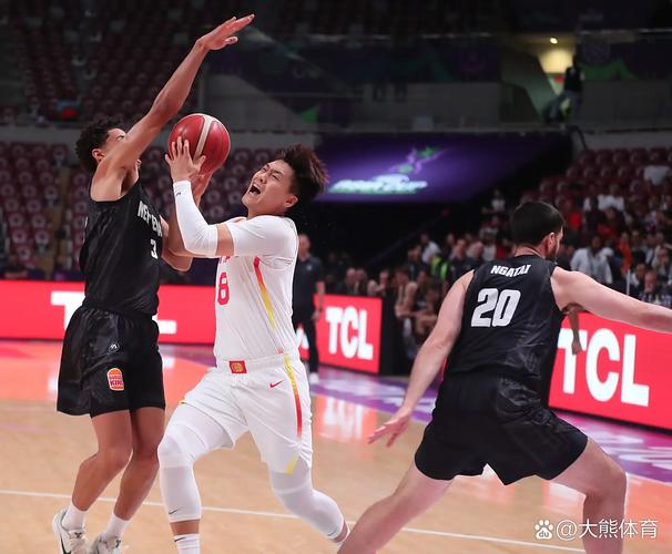 中国篮球队员躲球，中国篮球球员能发起挑战吗？