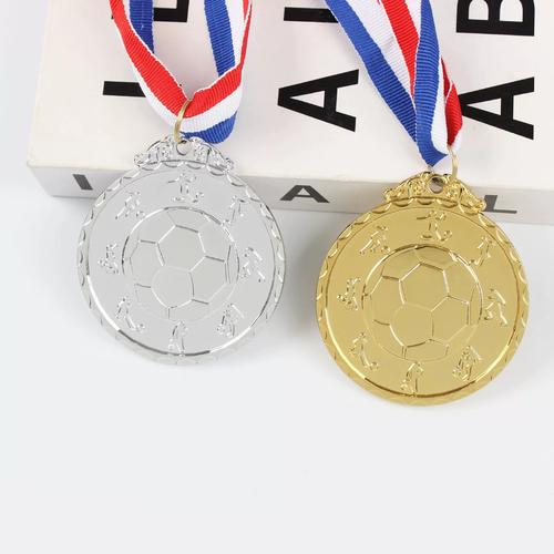 足球场上有几种牌，足球有多少种牌